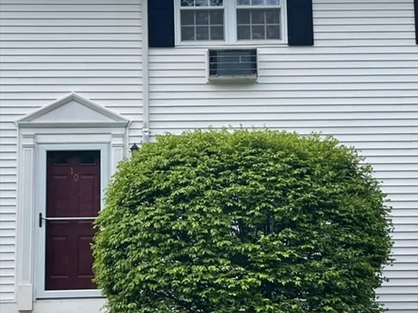 1300 Federal St APT 10, Belchertown, MA 01007