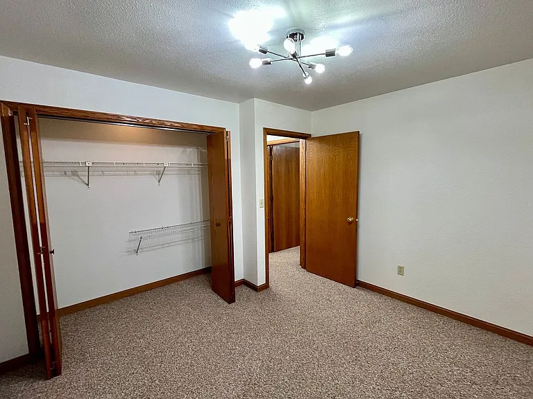 1216 N Point Dr — Photo 22