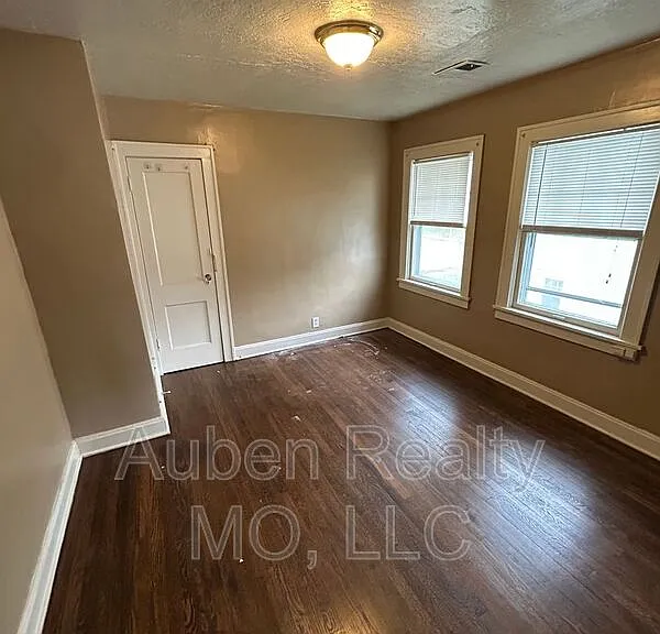 5405 Harrison St #2F — Photo 7