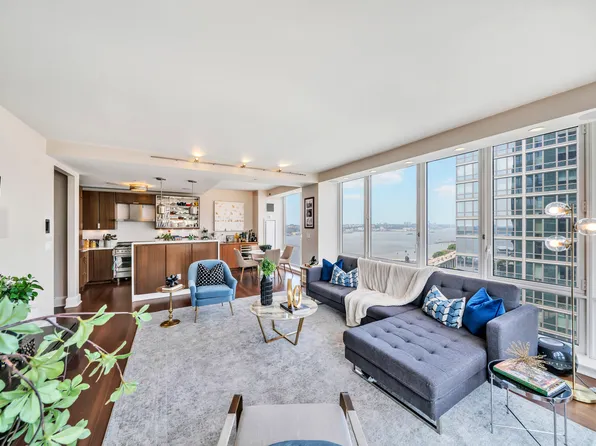 60 Riverside Boulevard 2402 image 3 of 20