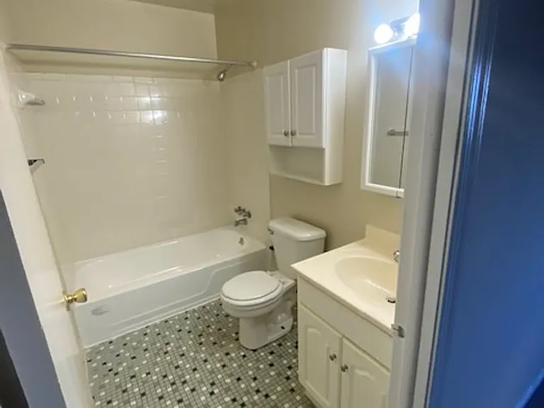 HOLLY GARDEN APARTMENTS — Photo 6