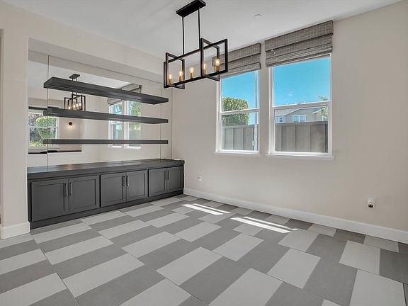 5th image of 208 Halloran Ct
