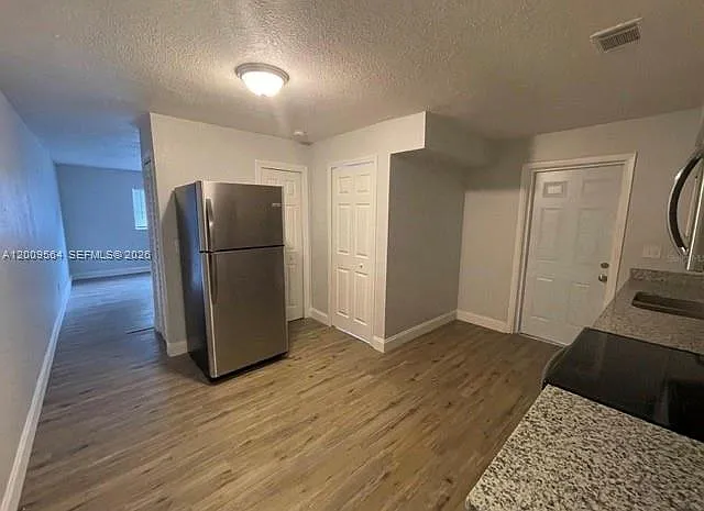 2 bed, 1.0 bath, $1,500 — Photo 4