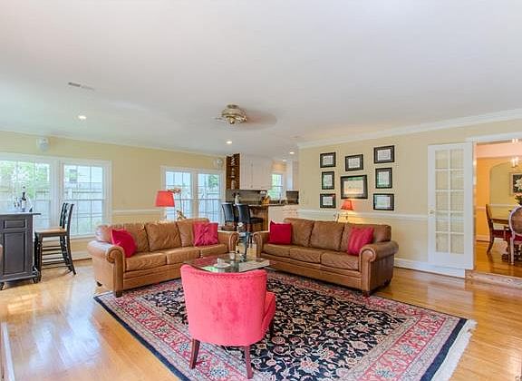 2nd image of 5803 W Crestwood Ave