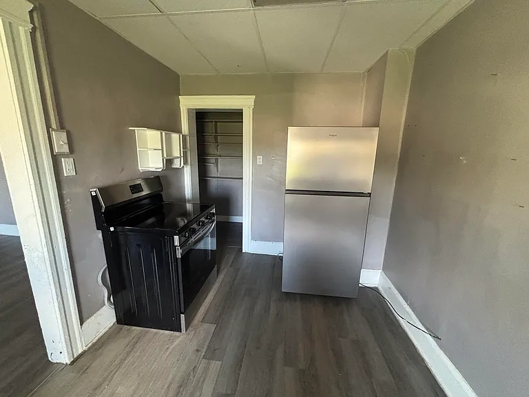 409 W Broad St #5 — Photo 2
