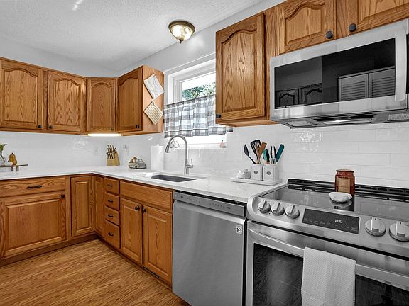 5th image of 108 Chandler Ave