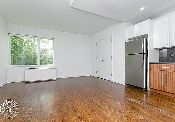 4th image of 1209 Dekalb Ave #547