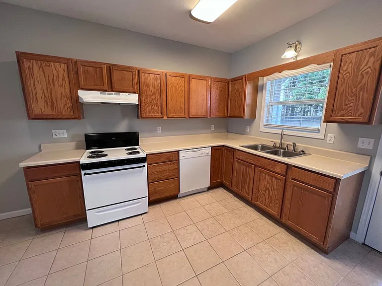Rand Powell Apartment Homes — Photo 70