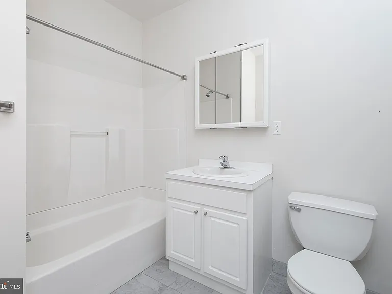 220-2 S 16th St #1002 — Photo 25