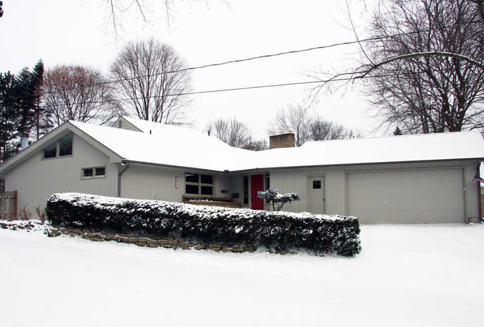 1st image of 2339 Oakwood Dr SE