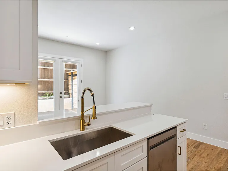 Guest House in Lakewood — Photo 16