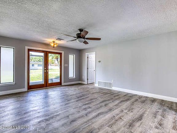 345 Hibiscus Blvd Merritt-small-005-1-Re