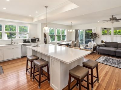 2463 Kekuanoni St, Honolulu, HI, 96813