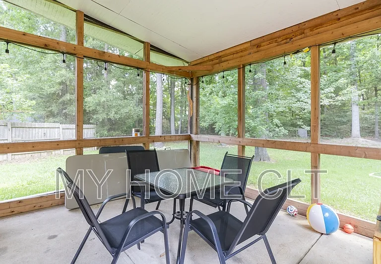 10029 Dauphine Dr — Photo 39