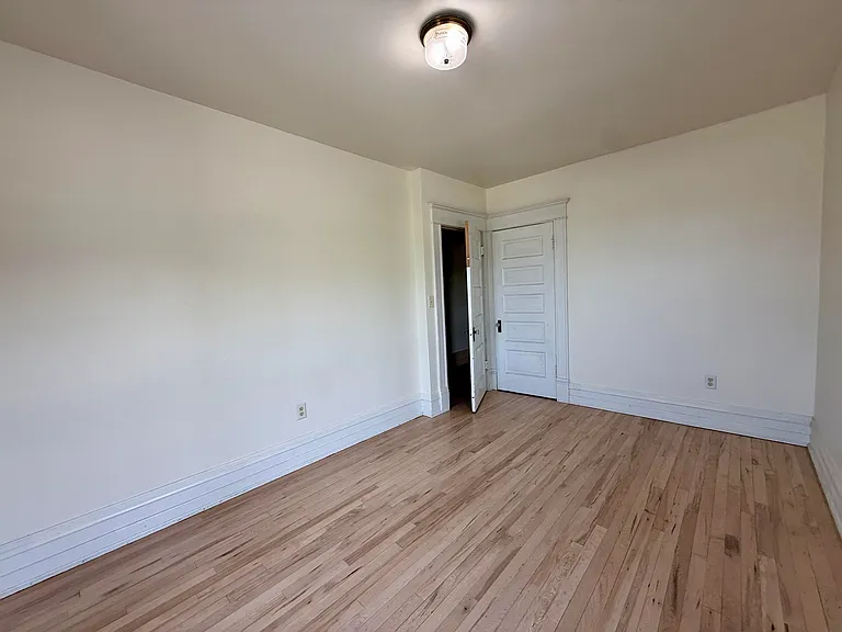 215 N Wisconsin St — Photo 13