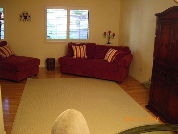 5 minute walk to the lake