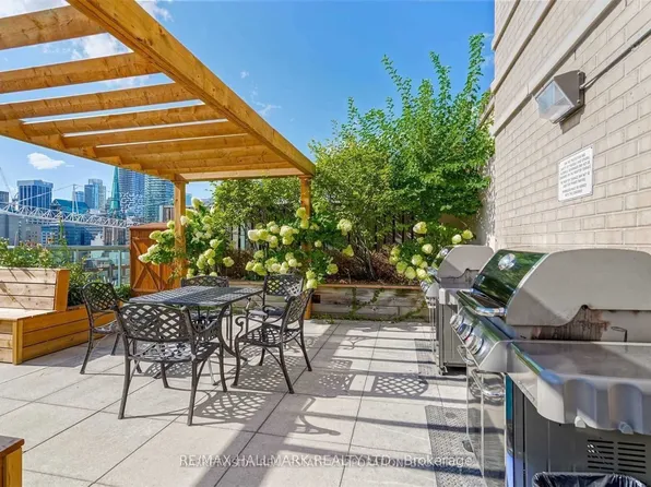 109 Front St E #1004, Toronto, ON M5A 4P7