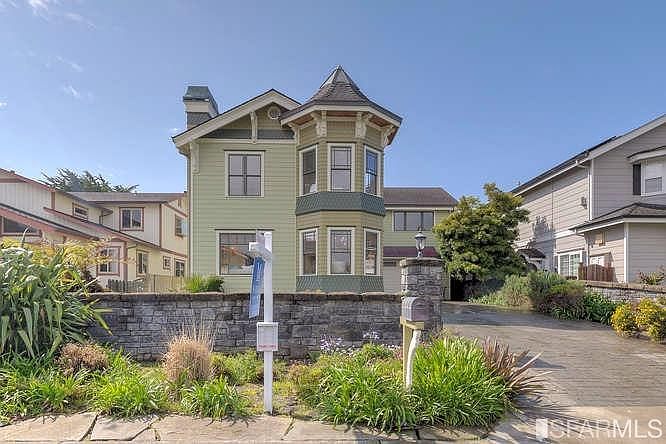 1st image of 216 Correas St