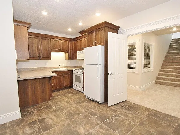 2291 N Greenview Ct — Photo 27