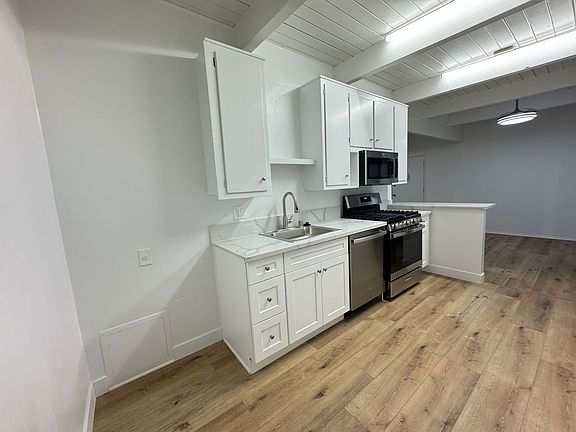 4th image of 14410 Valerio St #93207