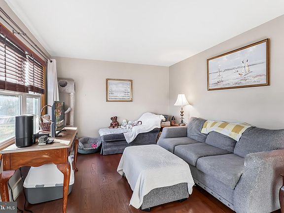 3rd image of 170 Mount Pleasant St