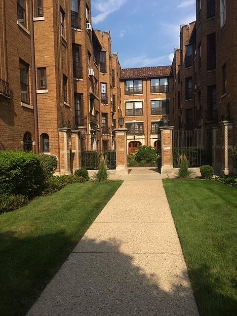 Entrance on Winchester Ave.- North of Leland Ave. - East of Damen by 2 blocks