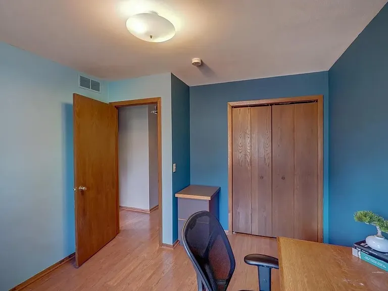 1513 Deerwood Dr — Photo 13