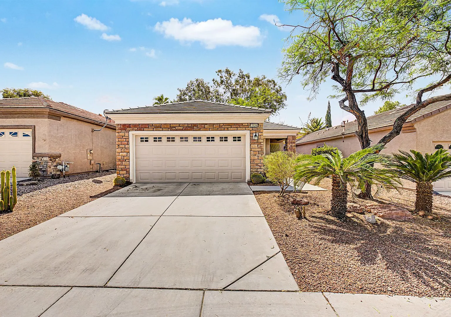Sun City Anthem-Solera Community-55+ Age Restricted Community-Freshly painted interior-New Carpet... — Photo 1