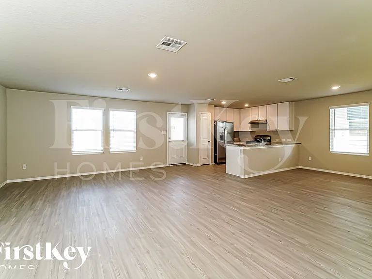 10707 Prusiner Dr — Photo 5