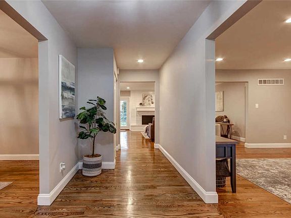 3rd image of 8898 Woodpark Dr