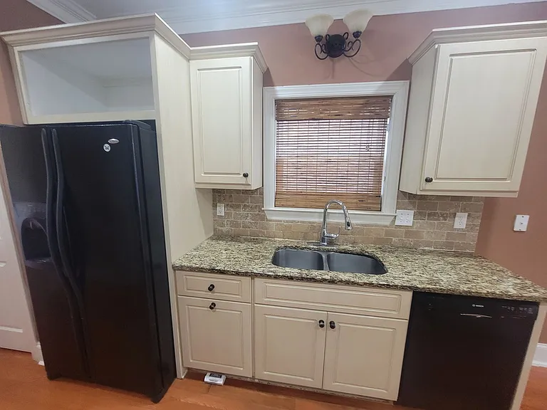 1010 Barrett Dr — Photo 7