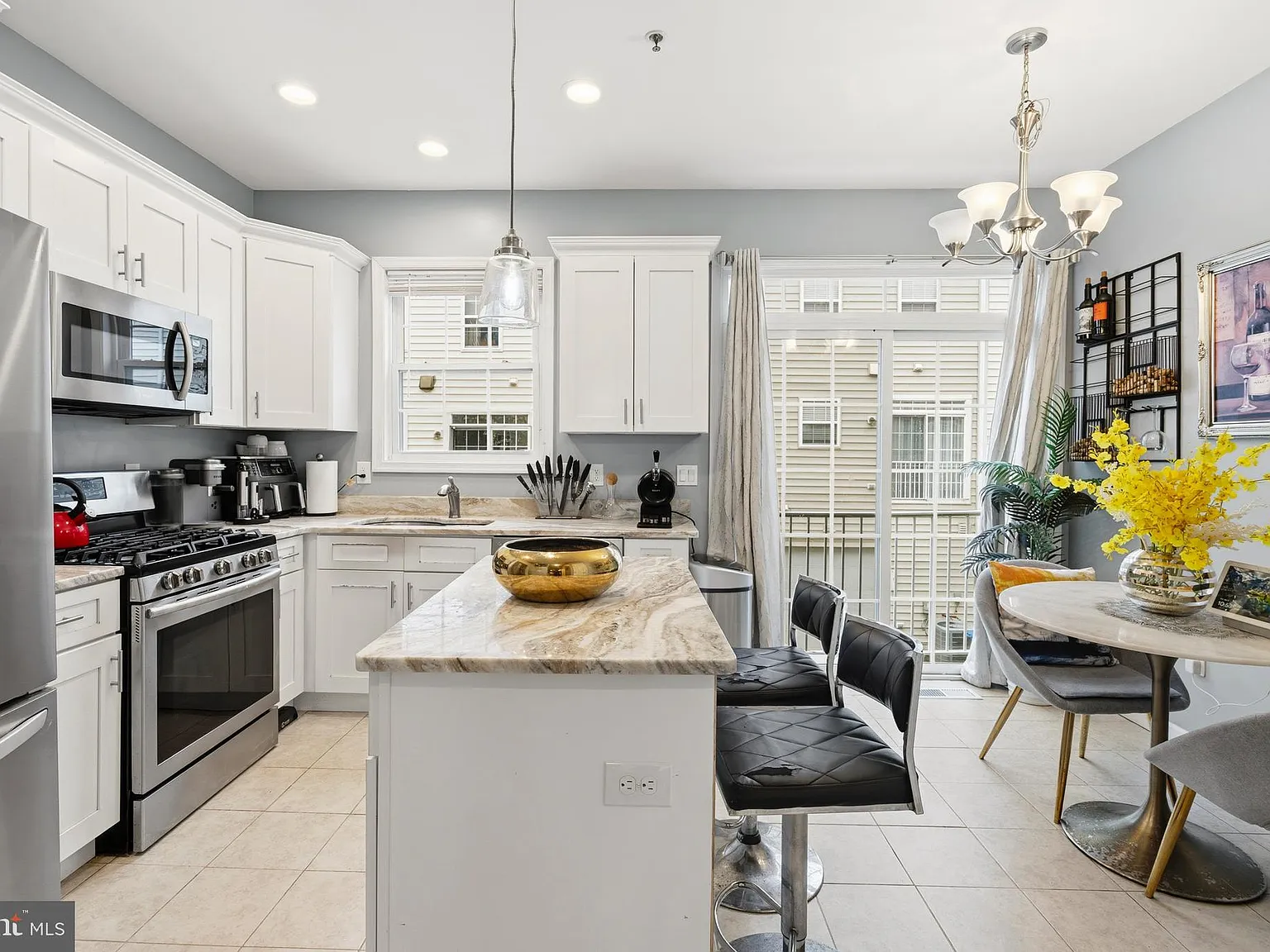 3 bed, 3.5 bath, 1412 sqft, $3,500 — Photo 4