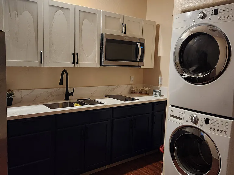 3915 Galiceno Dr #2 — Photo 1