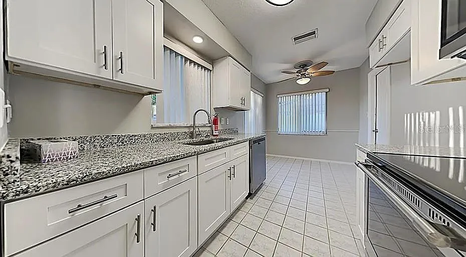 3 bed, 1005 sqft, $2,195 — Photo 4