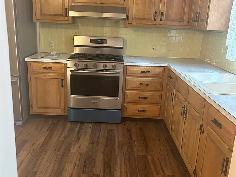 371 Elm Ave — Photo 3
