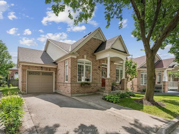 7 Thomas Bales Dr, Markham, ON L6C 2W7
