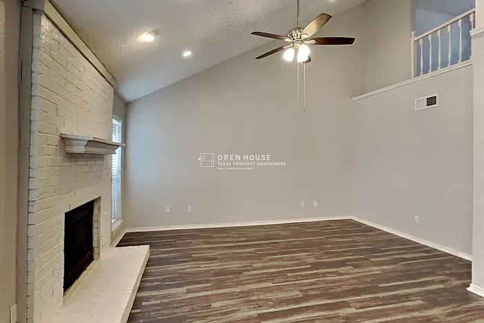 3 bed, 2.5 bath, 1840 sqft, $2,425 — Photo 4