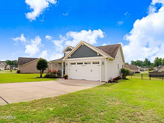 3rd image of 320 Stillwater Creek Drive
