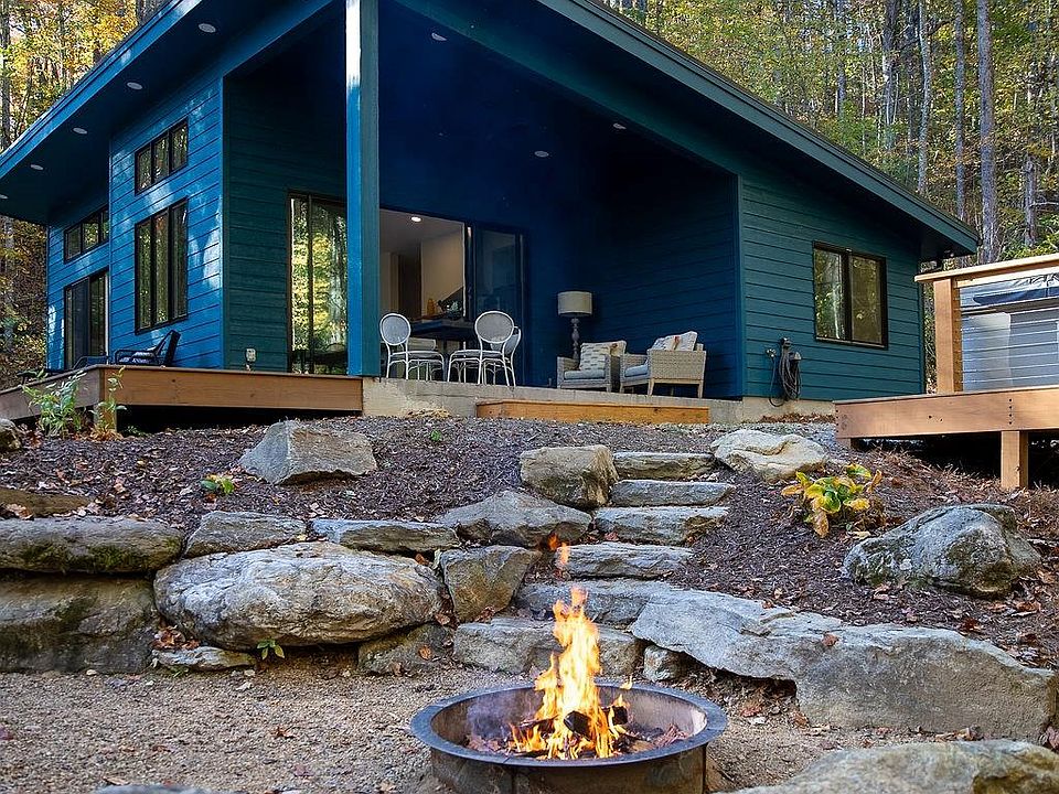 808 Mountain Cove Rd, Hendersonville, NC 28792 | MLS #4384328 | Zillow