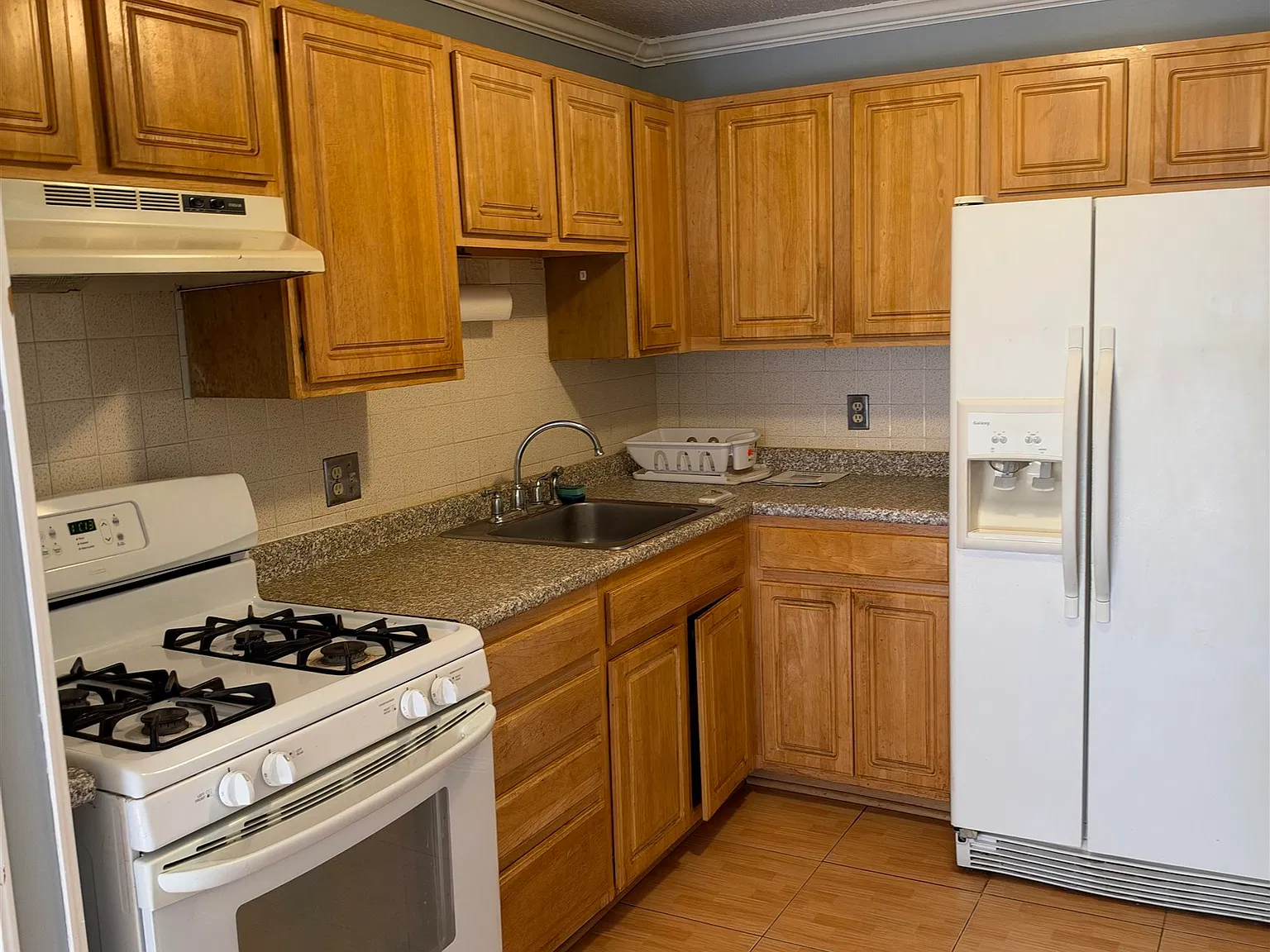 2 bed, 1.0 bath, 764 sqft, $1,900 — Photo 1