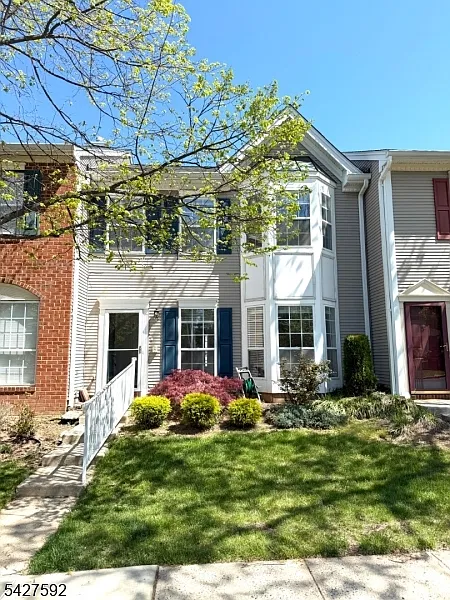 3 bed, 2.5 bath, 1800 sqft, $3,250 — Photo 1