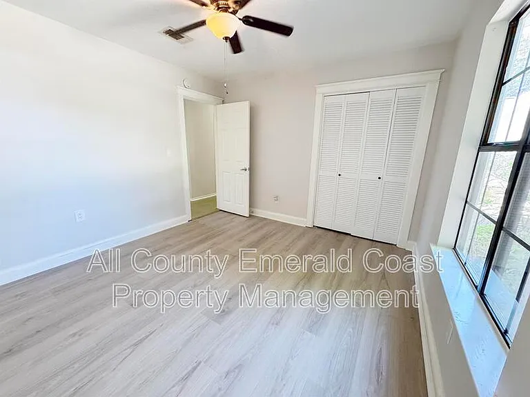 710 Swan Ln — Photo 31