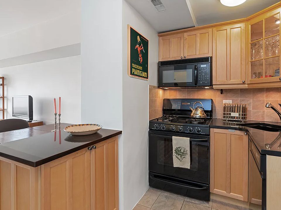 2nd image of 2 Charlton St APT 7