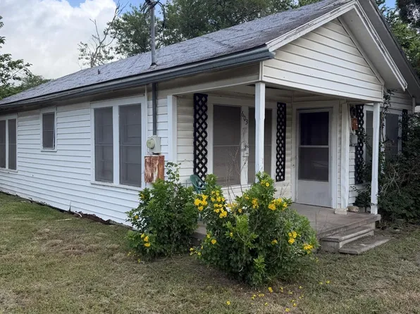 603 N Mechanic St, Weimar, TX 78962