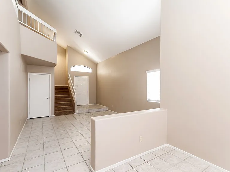 131 Monteen Dr — Photo 5