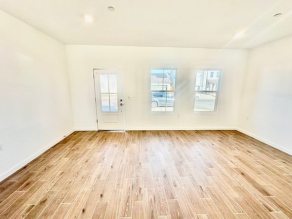 5th image of 1064 W Horizon Dr