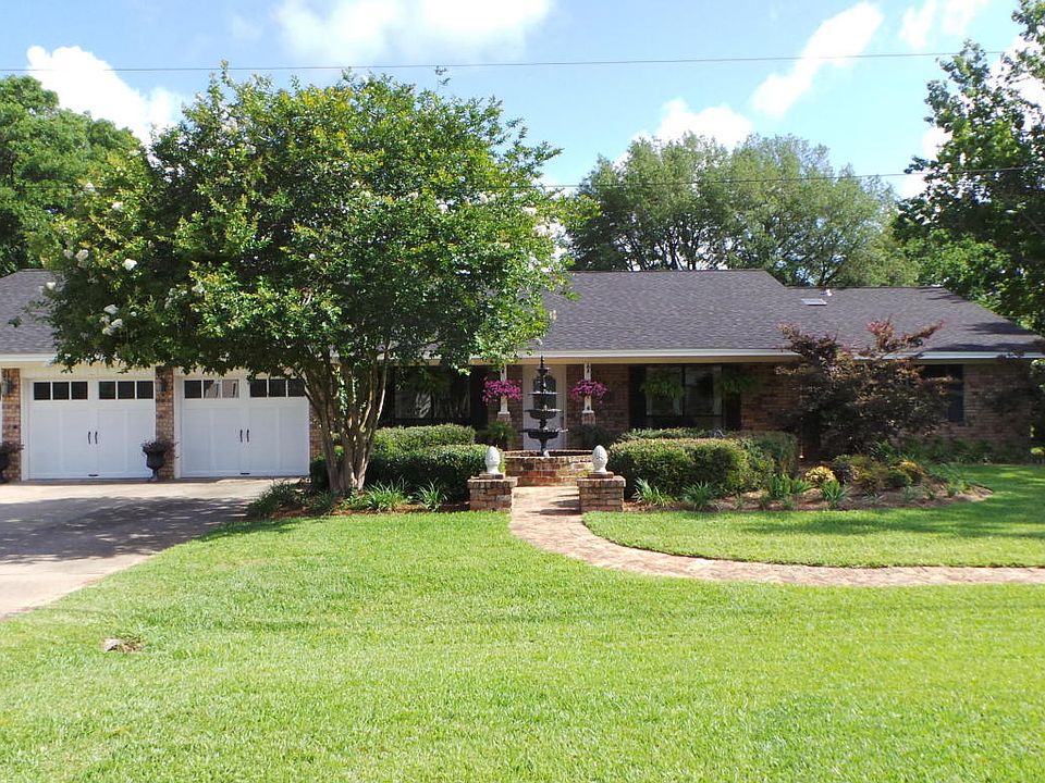 1st image of 136 Queens Cir