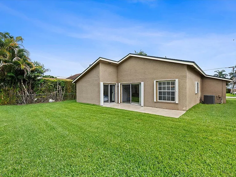 6397 Garrett St — Photo 11