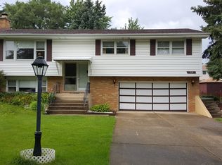 718 70th St, Darien, IL 60561