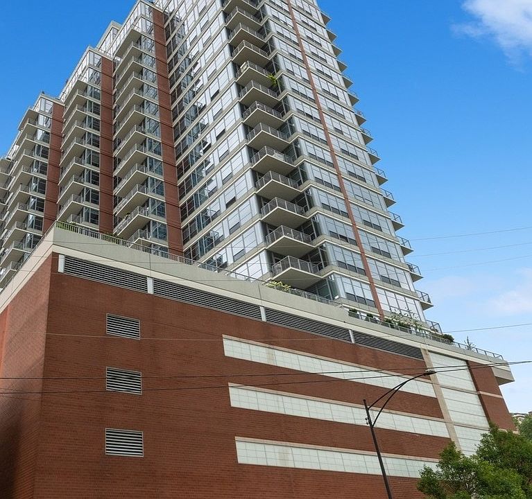 1st image of 1600 S Prairie Ave #2104